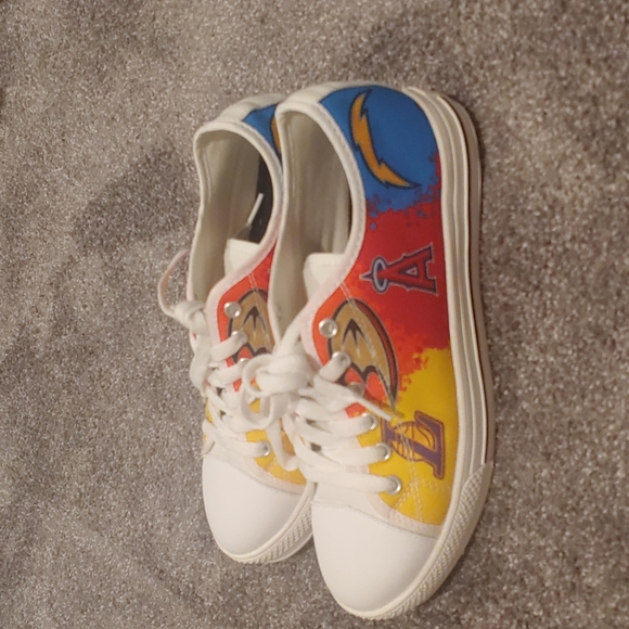 Sports sneakers - Picture 2 of 3